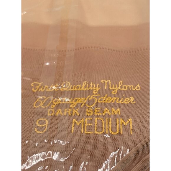 Vintage Mojud Vivette Nylon Stockings 9 Medium First Quality Dark Seam 60 Gauge - Picture 3 of 7